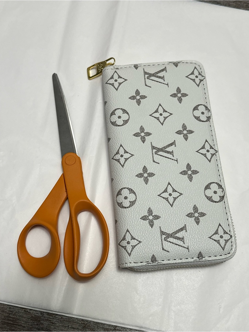 White and Gray Zip Wallet full size - Picture 12 of 13